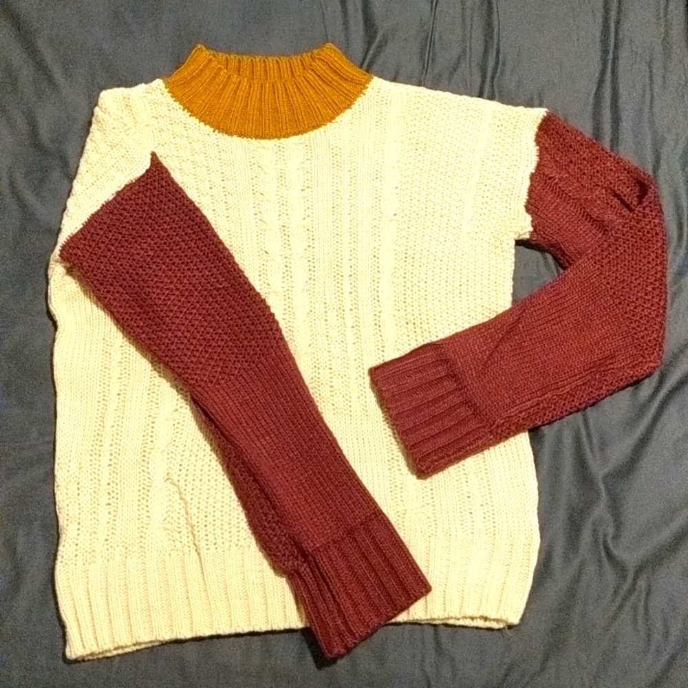 NWTs crochet knit style sweater - Hem & Thread